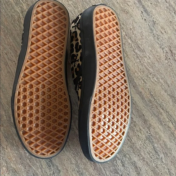 NWOT Vans Unisex Classic Slip On Canvas Skate Shoe Leopard/Skulls/Black ~W7.5 - Picture 7 of 7
